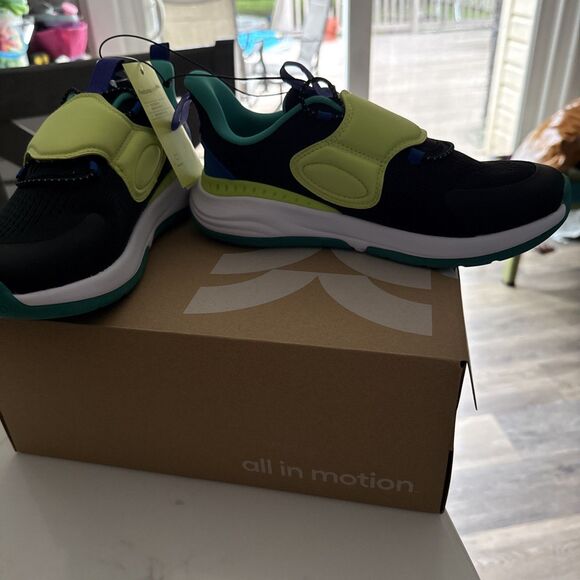 All In Motion Fallon Sneakers Black/Green/ Purple Kids Size 4 NWT - Picture 5 of 12